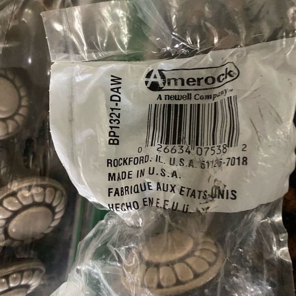 14 Amerock cabinet knobs - Picture 2 of 6